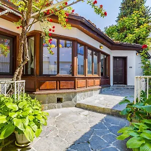 The House With The Piano Guest house